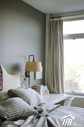 美式风格一居室舒适富裕型卧室床图片