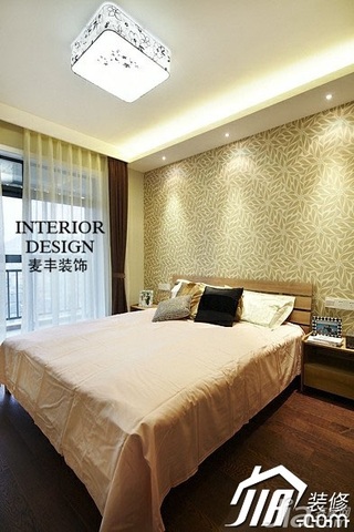 混搭风格公寓简洁富裕型100平米卧室床效果图