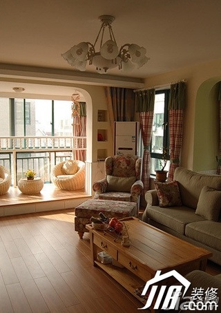 简约风格复式温馨富裕型客厅地台沙发图片