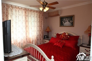 宜家风格二居室红色60平米卧室卧室背景墙床婚房家装图