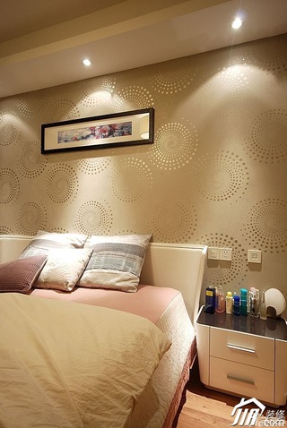 简约风格三居室简洁120平米卧室卧室背景墙床头柜效果图