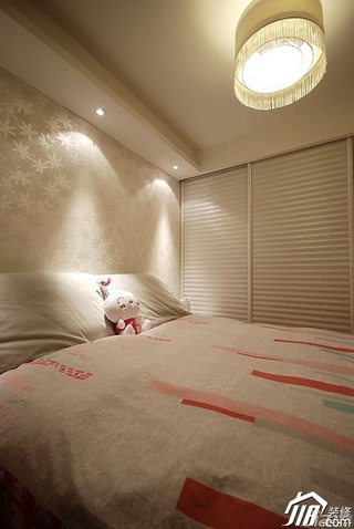简约风格公寓简洁富裕型卧室床图片