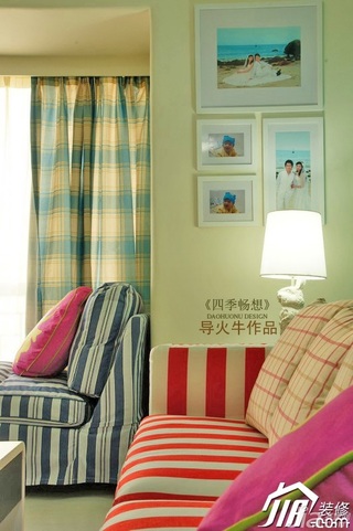 导火牛混搭风格复式富裕型客厅照片墙沙发效果图