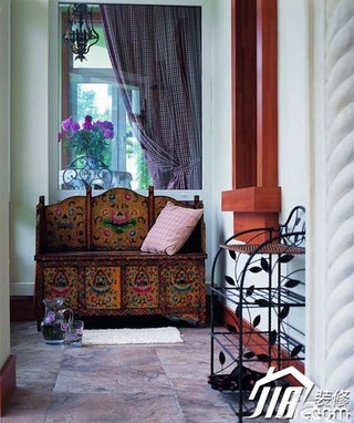 东南亚风格复式豪华型窗帘图片