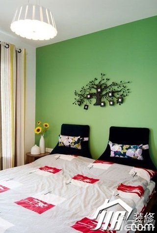 混搭风格公寓绿色富裕型130平米卧室床效果图