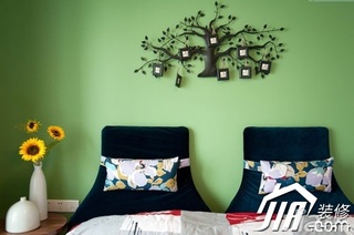 混搭风格公寓绿色富裕型130平米卧室床效果图