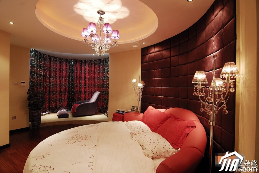 中式风格,富裕型装修,110平米装修,公寓装修,卧室,浪漫,床头软包,床,灯具,窗帘,地台
