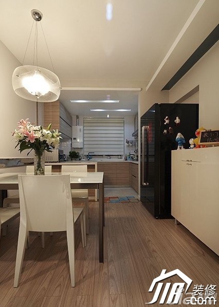 loft风格,婚房装修,复式装修,简约风格,15-20万装修,经济型装修,餐厅,厨房,餐桌,灯具,餐边柜,简洁,厨房,餐厅,灯具,餐桌,橱柜,餐厅背景墙