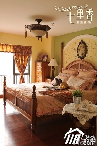 非空新古典风格复式舒适富裕型卧室床效果图