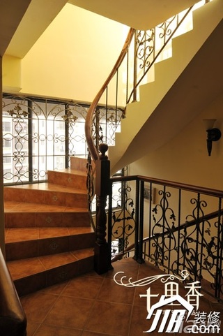 非空新古典风格复式富裕型楼梯设计