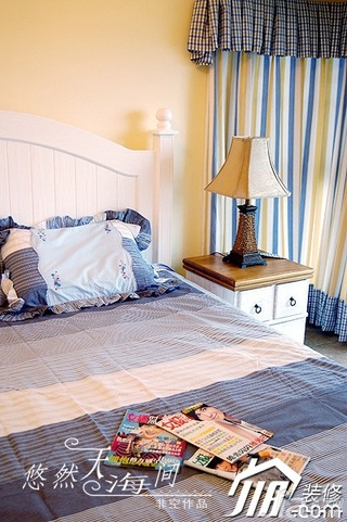 非空公寓富裕型卧室床效果图