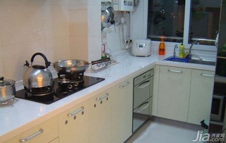 小户型实用米色厨房橱柜设计图