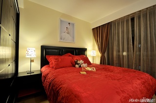 混搭风格公寓红色富裕型90平米卧室卧室背景墙床头柜图片