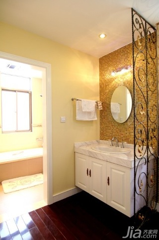 混搭风格复式豪华型卫生间背景墙洗手台效果图