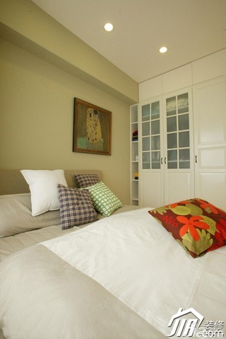 简约风格小户型舒适经济型70平米卧室床效果图