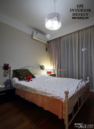 简约风格公寓舒适富裕型100平米卧室床图片