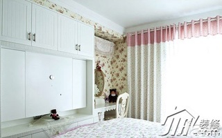 欧式风格复式浪漫豪华型卧室床效果图