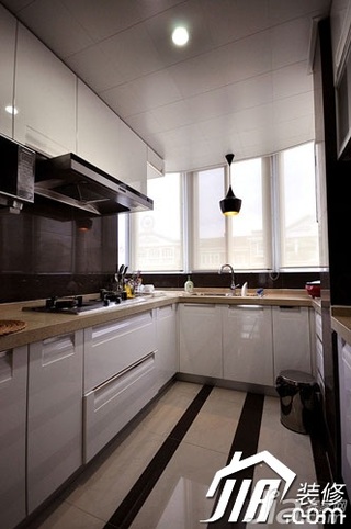 简约风格复式简洁白色富裕型厨房灯具图片