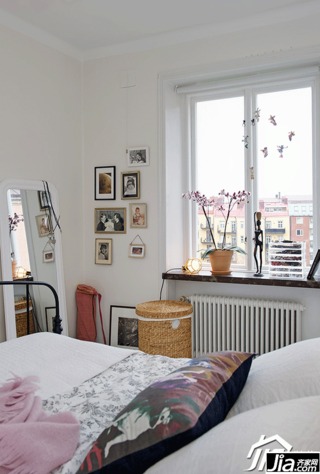 欧式风格小户型舒适富裕型卧室床图片