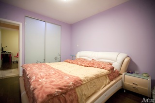 简约风格二居室大气白色经济型卧室床效果图