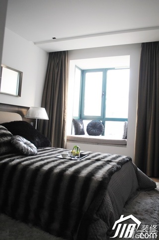 现代简约风格三居室白色富裕型卧室床图片