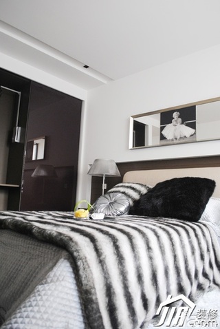 现代简约风格三居室白色富裕型卧室床效果图