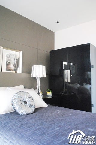 现代简约风格三居室舒适白色富裕型卧室床图片