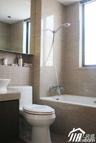现代简约风格三居室白色富裕型浴缸图片