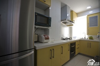 简约风格二居室黄色富裕型厨房橱柜设计