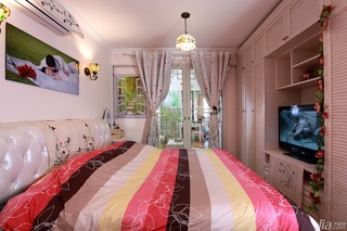 简约风格小户型浪漫白色经济型卧室床效果图
