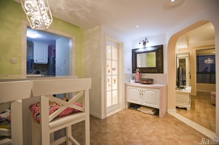 欧式风格二居室温馨暖色调富裕型卫生间背景墙洗手台效果图