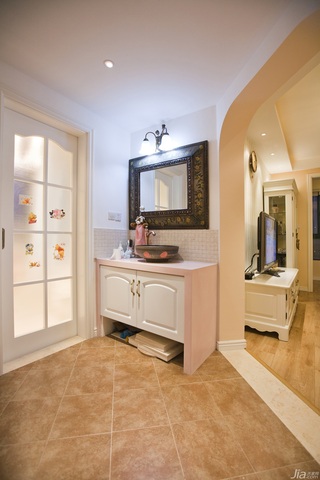 欧式风格二居室温馨暖色调富裕型卫生间背景墙洗手台图片