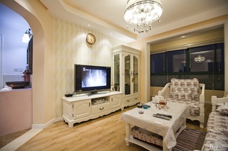欧式风格二居室温馨暖色调富裕型客厅沙发图片