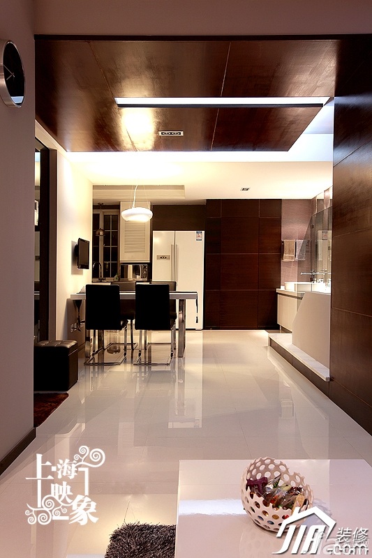 公寓装修,富裕型装修,欧式风格,餐厅,灯具,餐桌,背景墙