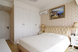 欧式风格三居室舒适5-10万卧室床效果图