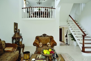 混搭风格别墅白色富裕型客厅楼梯沙发图片
