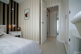 欧式风格二居室白色富裕型卧室床效果图