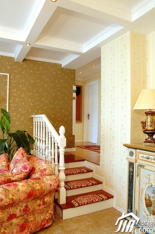 美式乡村风格二居室唯美豪华型楼梯沙发效果图