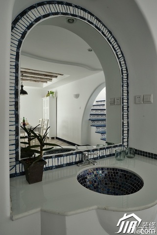 地中海风格复式唯美蓝色经济型卫生间洗手台效果图