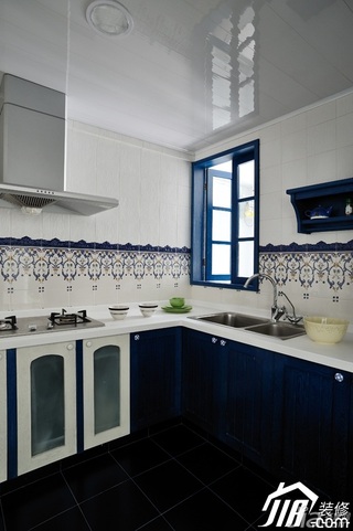地中海风格复式唯美蓝色经济型厨房橱柜效果图