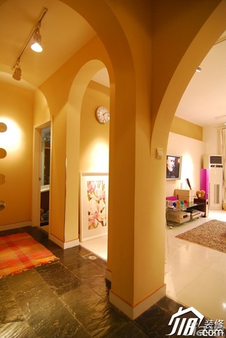 混搭风格公寓时尚暖色调富裕型客厅走廊沙发图片