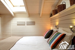 简约风格四房以上温馨白色富裕型卧室背景墙床图片