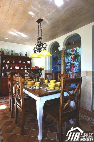 地中海风格公寓经济型110平米餐厅餐桌图片