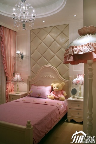 欧式风格浪漫粉色豪华型120平米卧室床图片