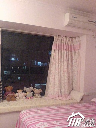 简约风格公寓可爱粉色5-10万90平米卧室飘窗窗帘图片