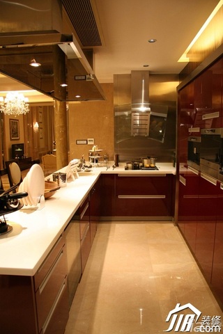 欧式风格别墅实用豪华型厨房橱柜设计图