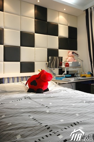 欧式风格二居室浪漫白色豪华型儿童房飘窗床效果图