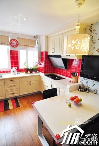混搭风格小户型可爱红色经济型厨房橱柜设计图