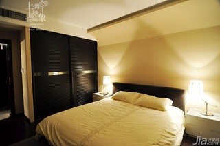 美式风格二居室大气米色富裕型卧室床效果图