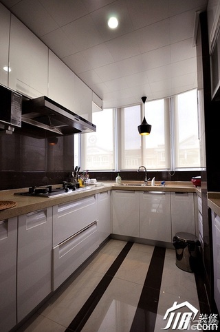 简约风格公寓白色富裕型厨房橱柜效果图